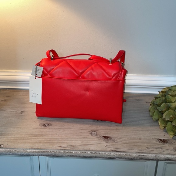 NWT A New Day Shoulder to Crossbody Quilted Red with Gold Chain Detail Bag - Picture 13 of 16